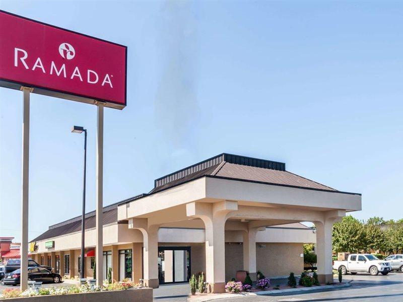 Ramada By Wyndham Lebanon Hotell Exteriör bild