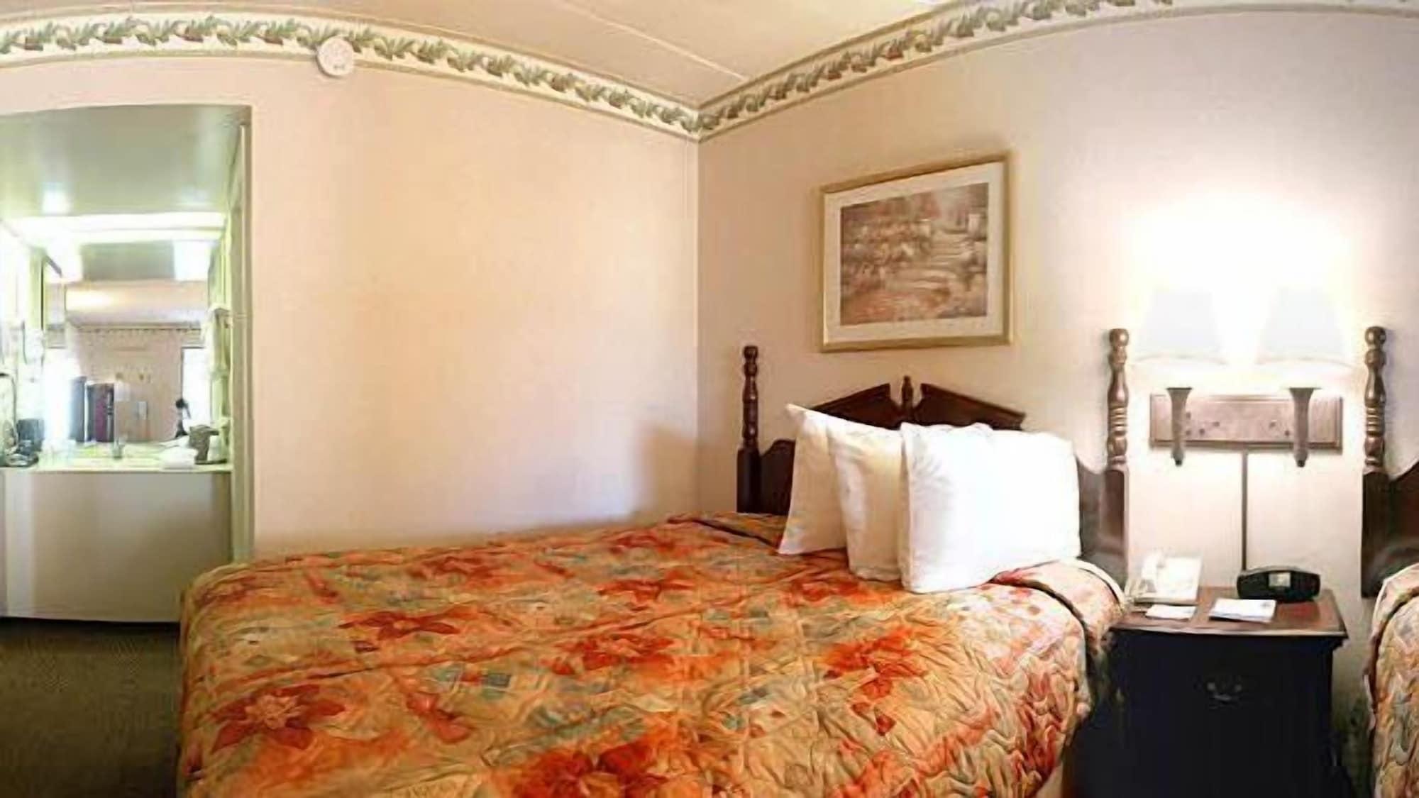 Ramada By Wyndham Lebanon Hotell Exteriör bild