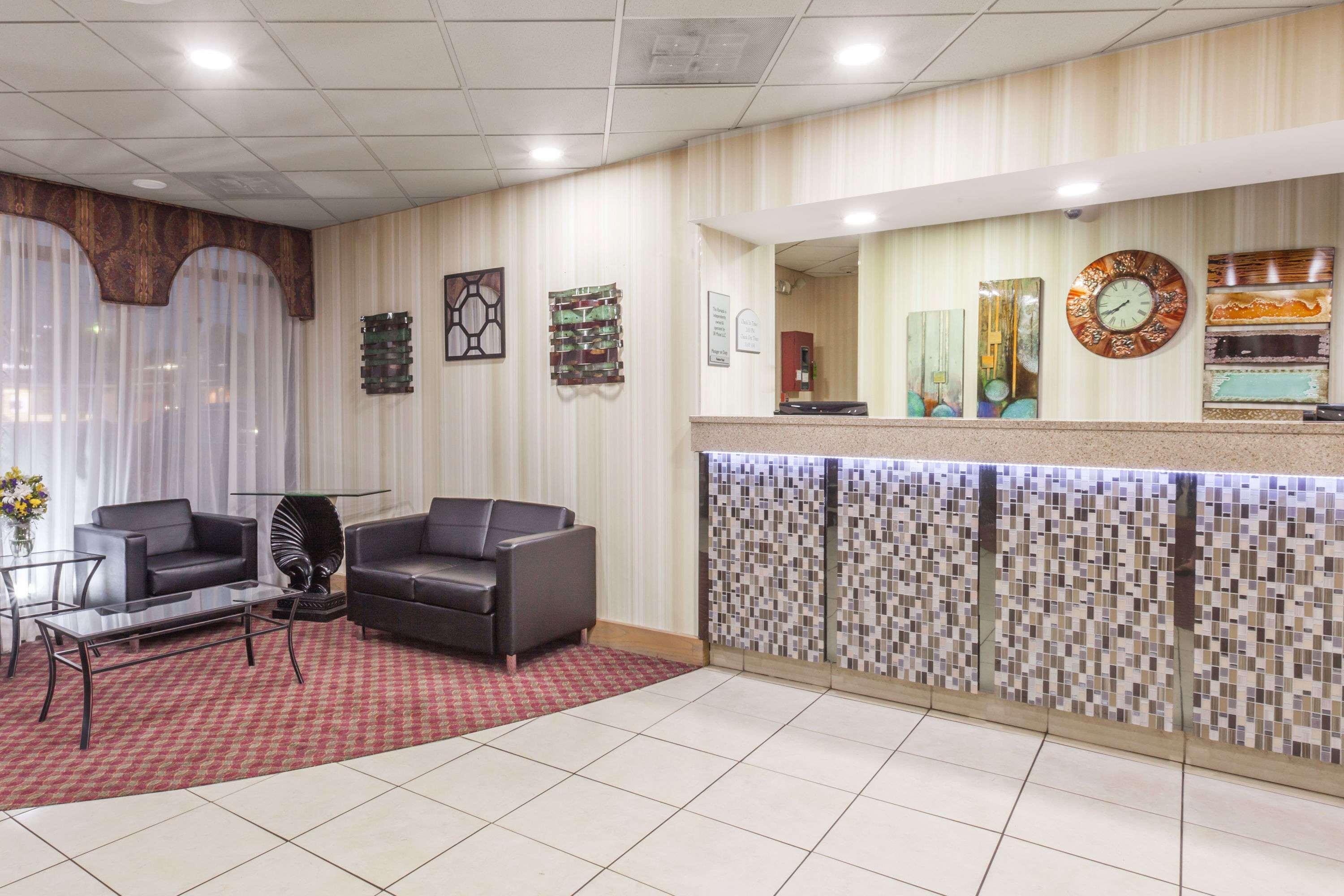Ramada By Wyndham Lebanon Hotell Exteriör bild