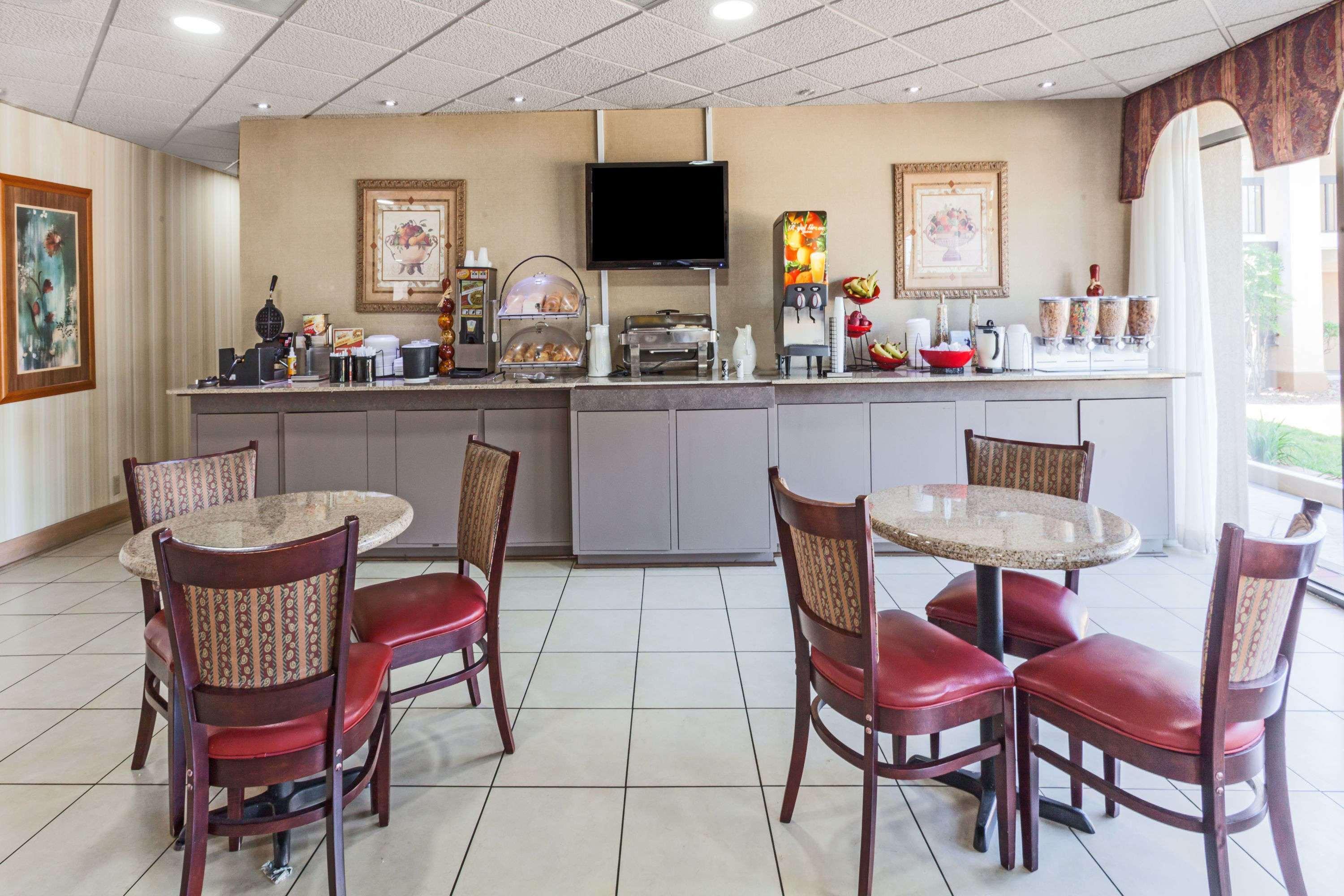 Ramada By Wyndham Lebanon Hotell Exteriör bild