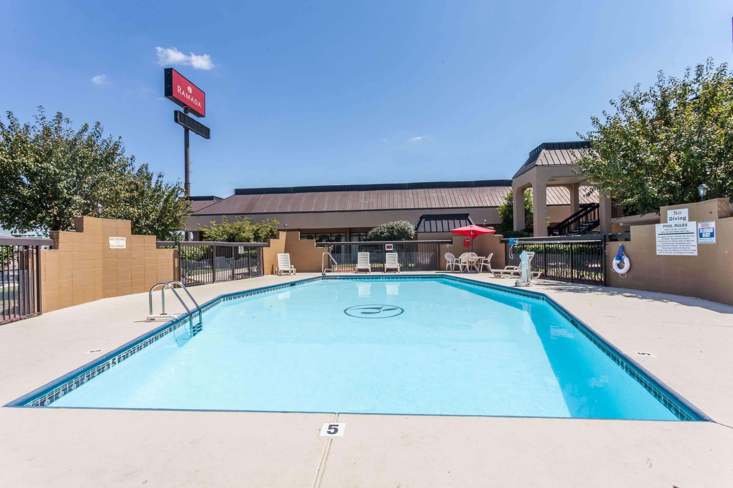 Ramada By Wyndham Lebanon Hotell Exteriör bild