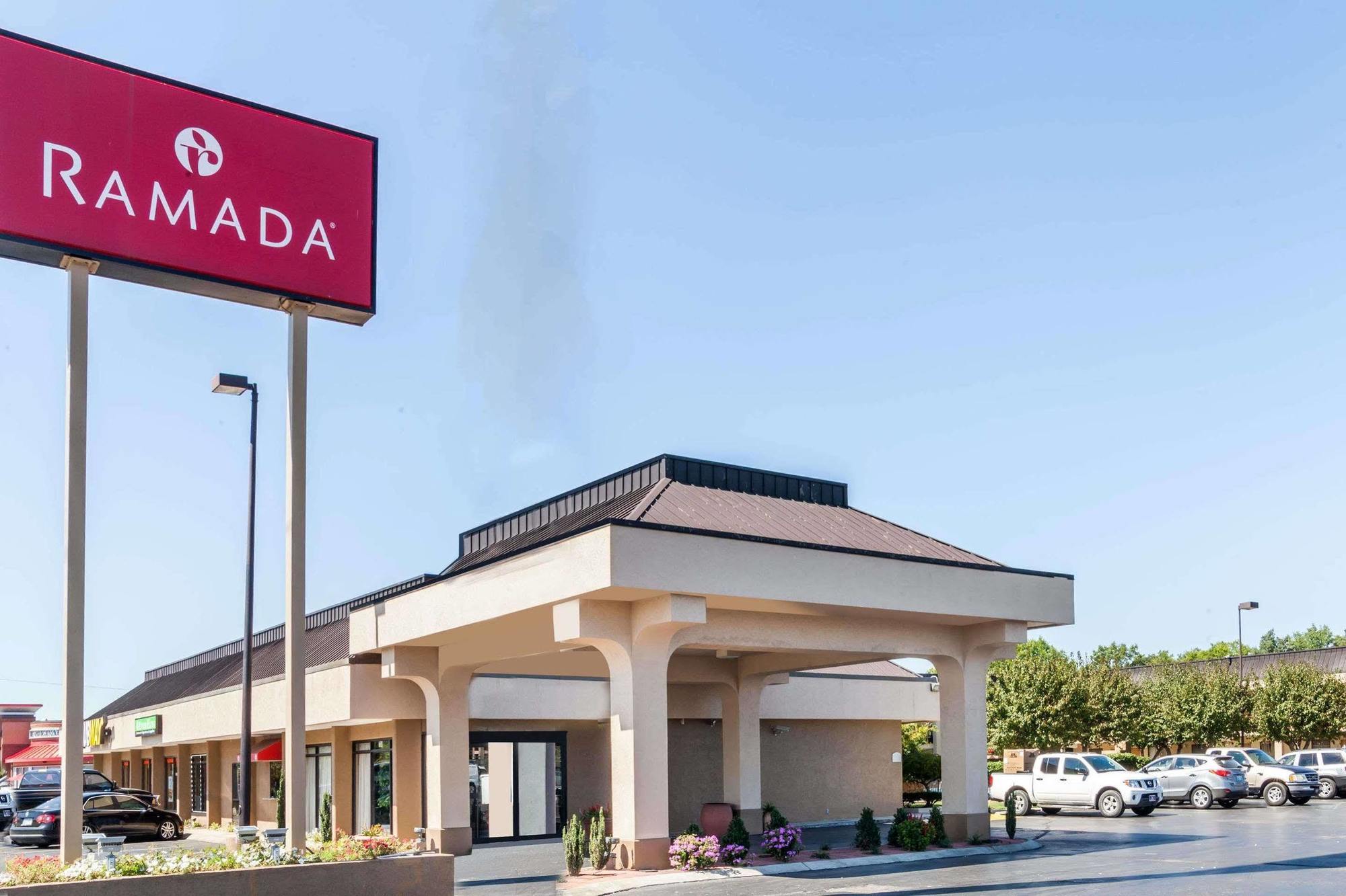 Ramada By Wyndham Lebanon Hotell Exteriör bild