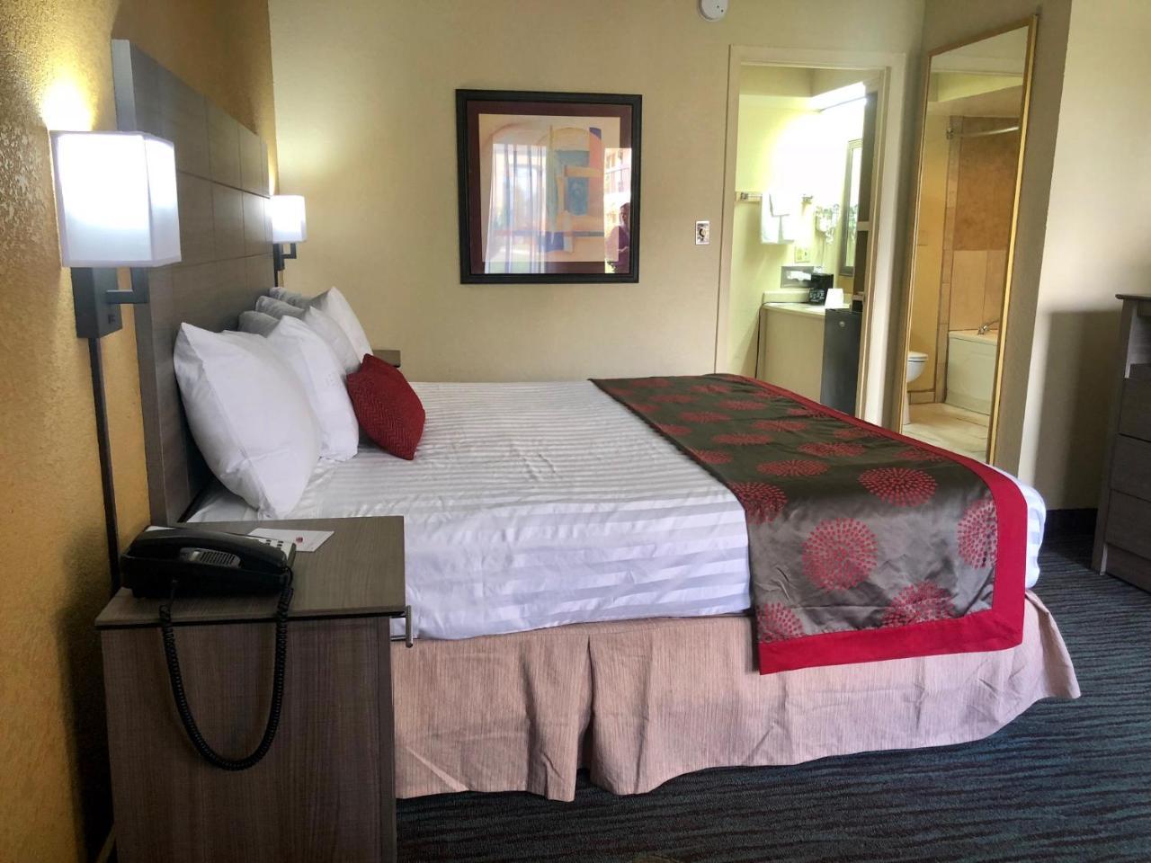 Ramada By Wyndham Lebanon Hotell Exteriör bild