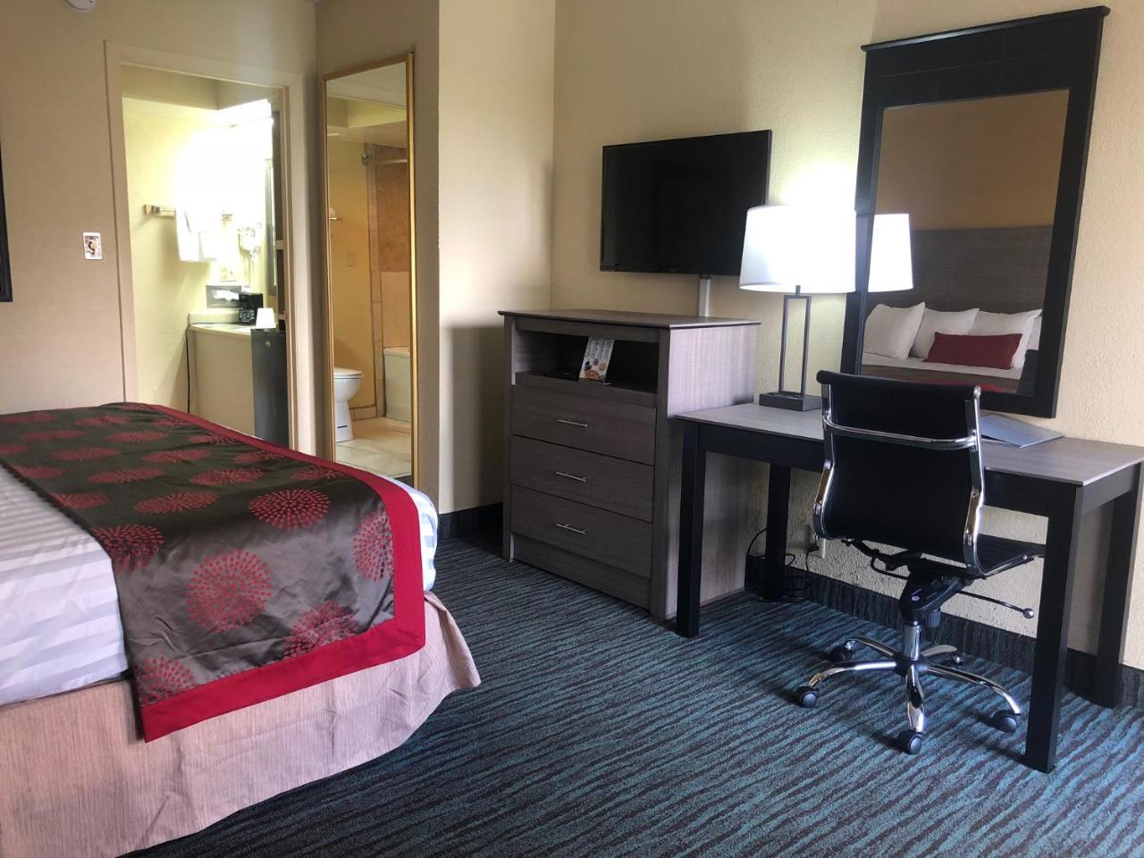 Ramada By Wyndham Lebanon Hotell Exteriör bild